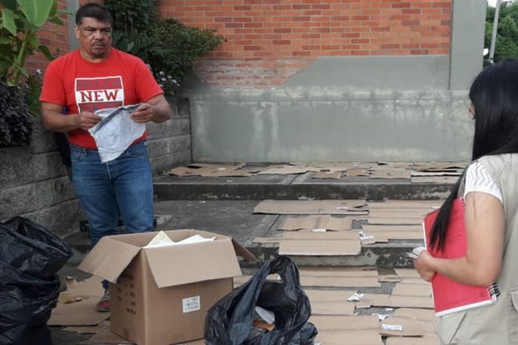 imagen revisión de documentos en EMCALI