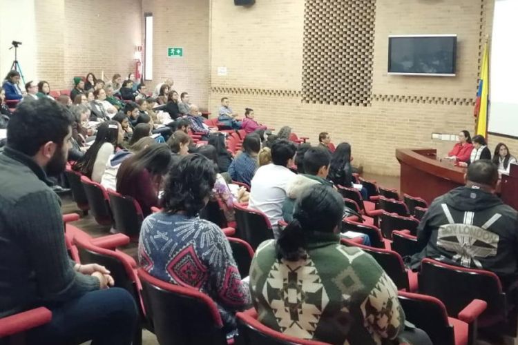 Imagen jornada encuentro entre el AGN y el CNMH