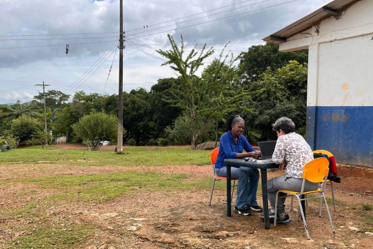 Escuelas que resisten: aulas convertidas en archivos vivos en los Montes de María